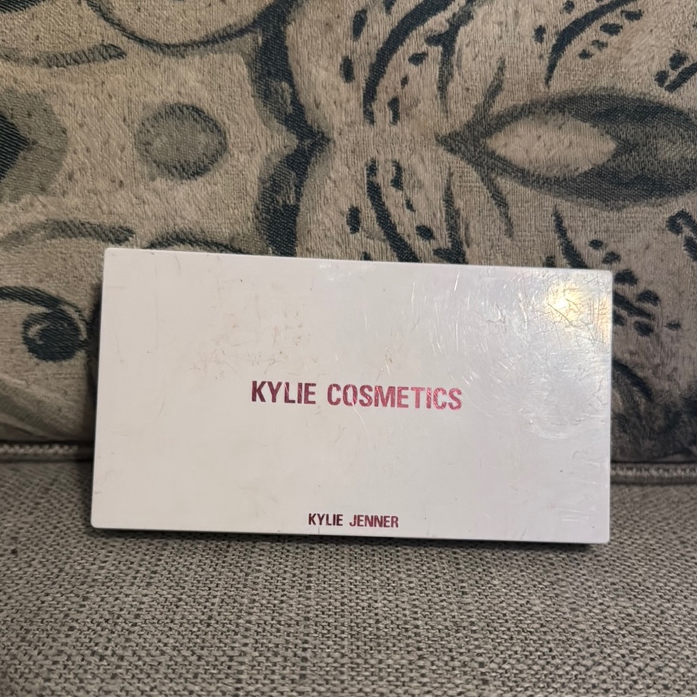 Kylie Cosmetics Blush in White and Pink